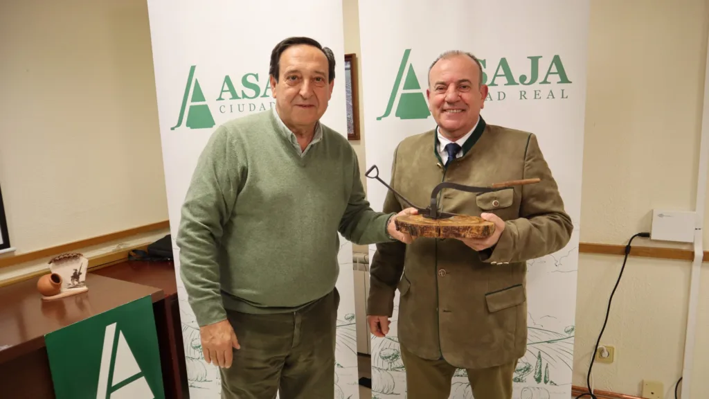 ASAJA reconoce la labor de Manuel Gallardo al frente de la RFEC