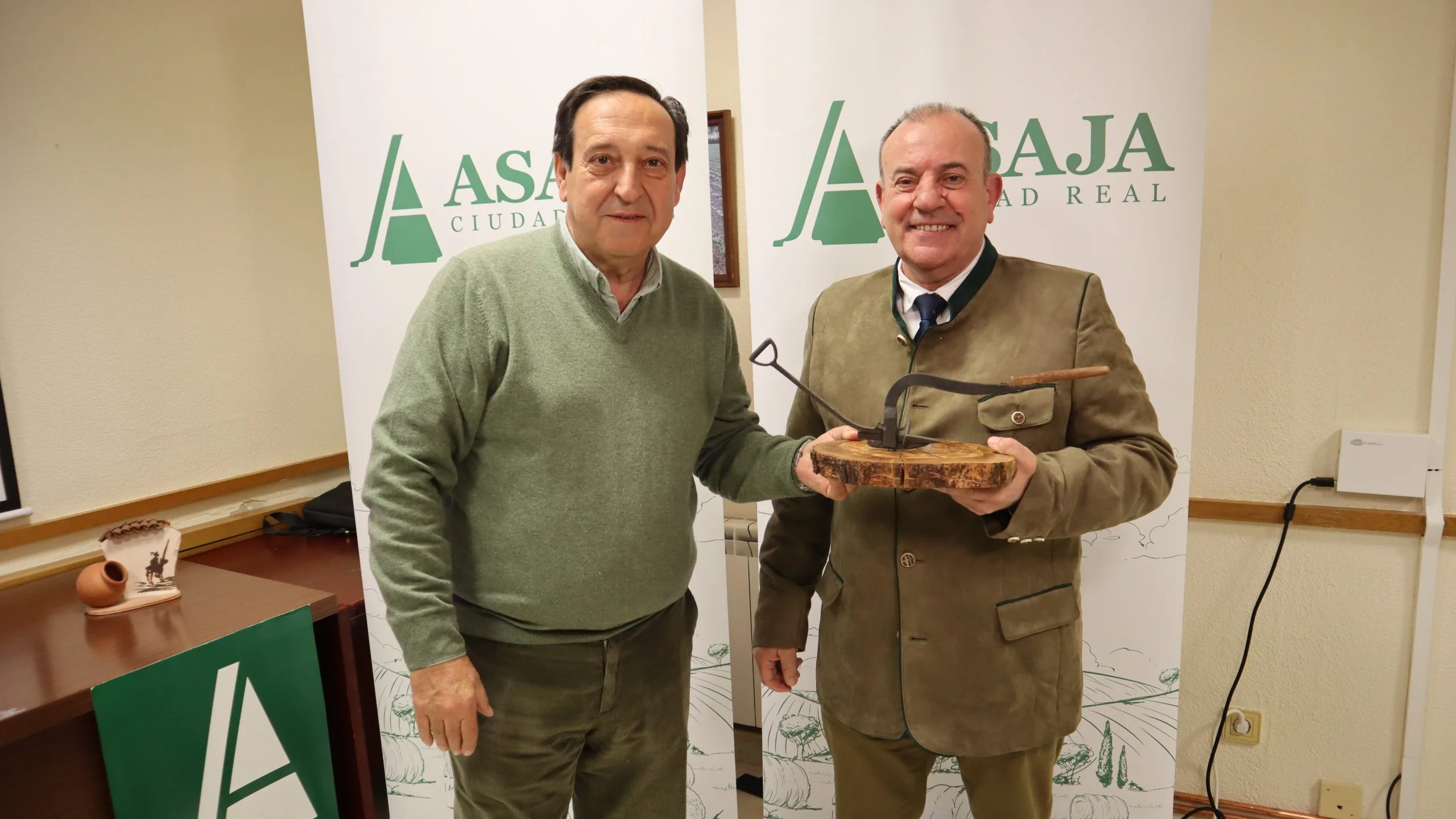 ASAJA reconoce la labor de Manuel Gallardo al frente de la RFEC
