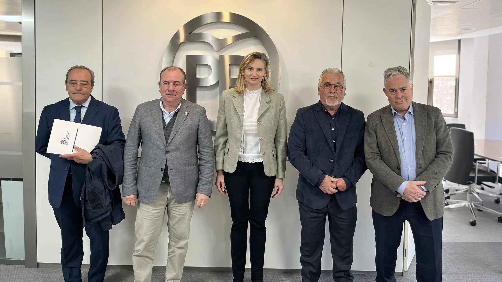 La Federación de Caza y el Partido Popular celebran un encuentro para trabajar por los asuntos que más preocupan a los cazadores españoles