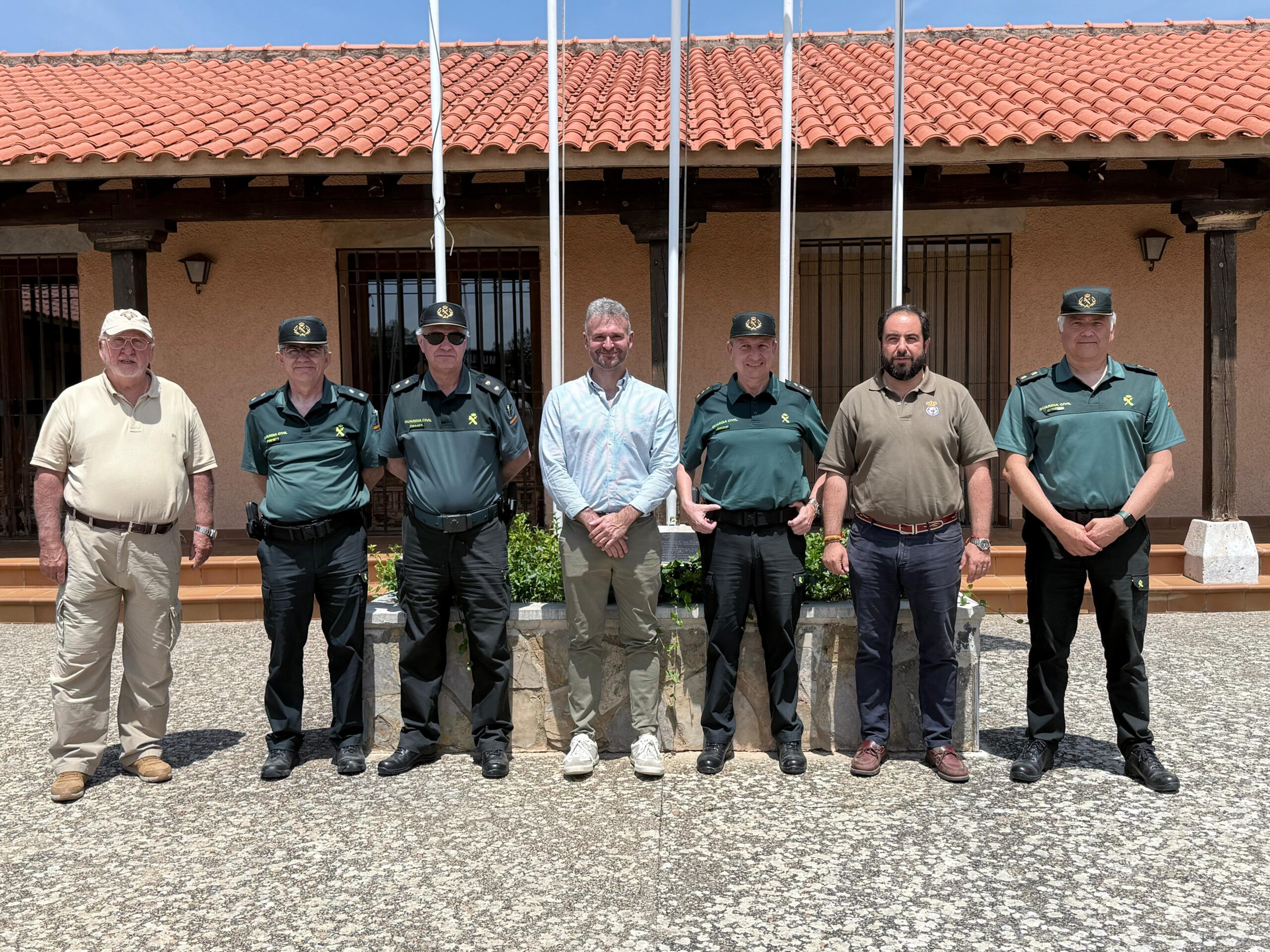 La ICAE de la Guardia Civil visita las instalaciones de la RFEC en Castillejo de Robledo