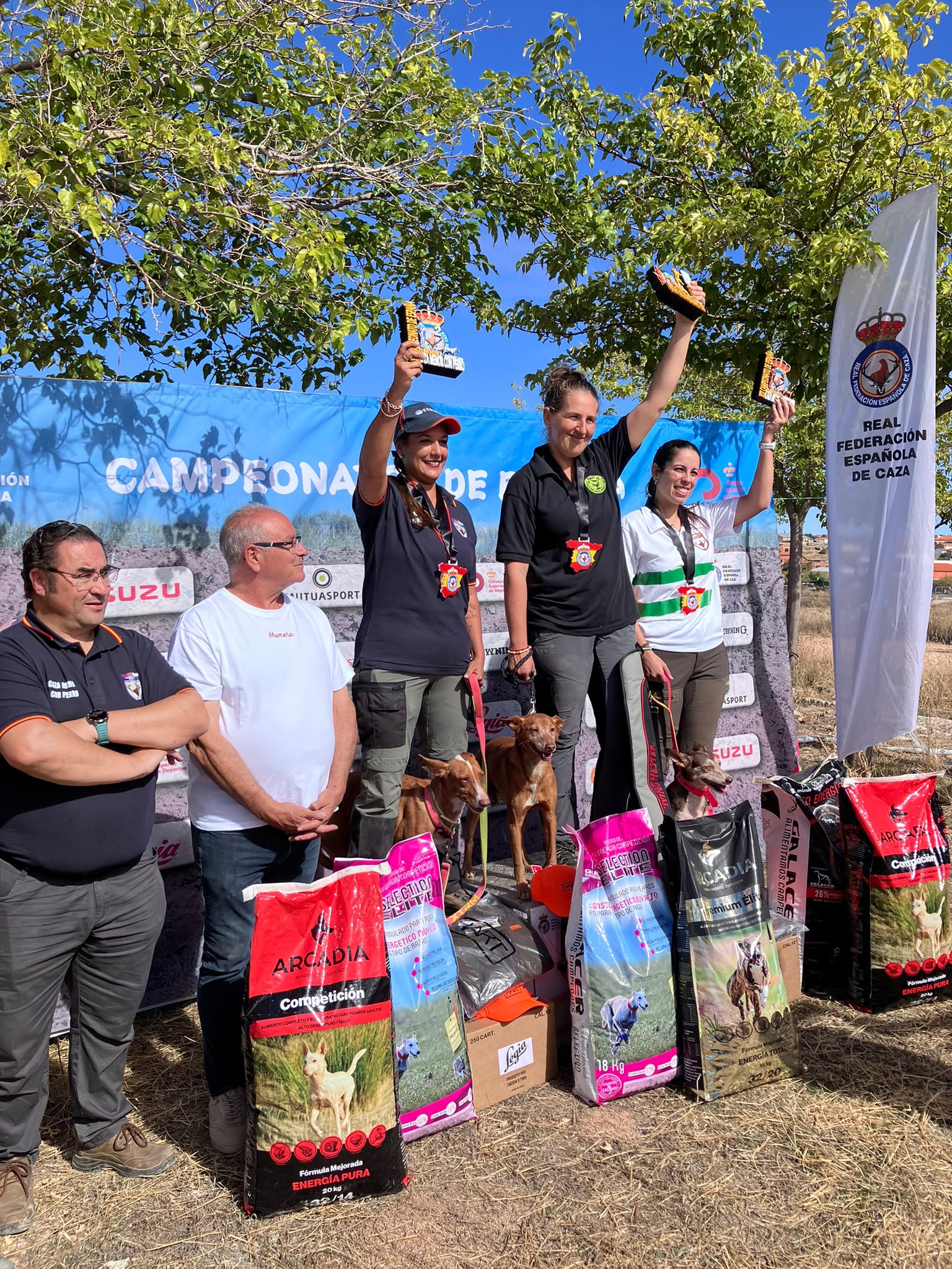 Leire Egaña revalida el título de campeona de España de Caza Menor con Perro en Munera